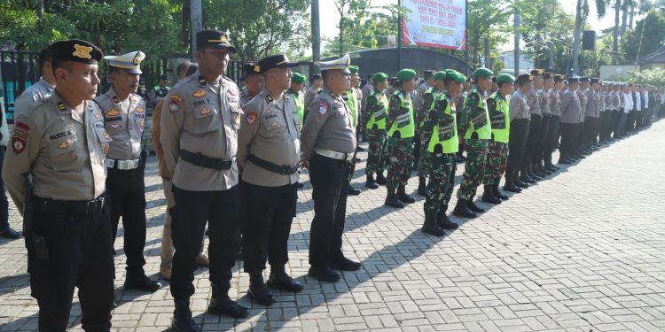 Polres Nganjuk Gelar Apel Pasukan dan Patroli Skala Besar Amankan Malam Takbiran Idul Adha 1446 H