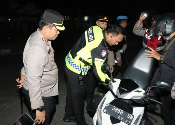 Kapolres Nganjuk Pimpin Langsung Patroli SREG dan Penyekatan di Perbatasan Jelang 1 Suro