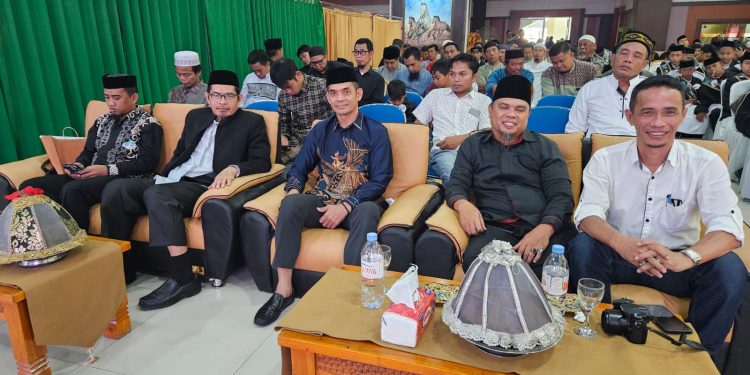 Mewakili Bupati Jeneponto, Kadis Kominfo Dan Statistik Jeneponto Hadiri Wisuda Akbar YPWI Ulul Al Baab