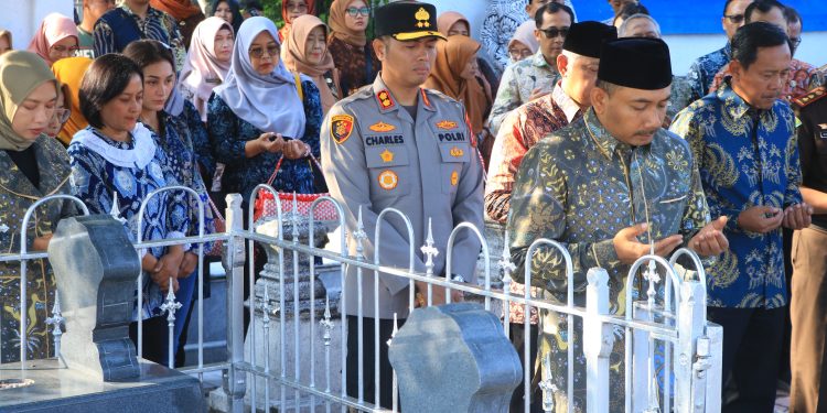 Hari Jadi Ngawi ke-667, Kapolres Turut Serta Ziarah Leluhur Bersama Forpimda