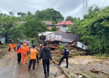 UPDATE LAPORAN KEJADIAN, PUSDALOPS-PB BPBD KAB. JENEPONTO PROVINSI SULAWESI SELATAN MELAPORKAN BANJIR DAN TANAH LONGSOR