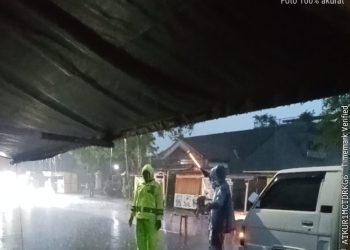 Langkah Cepat Polres Ngawi Amankan Arus Lalin di Kedunggalar Akibat Kabel PLN Putus