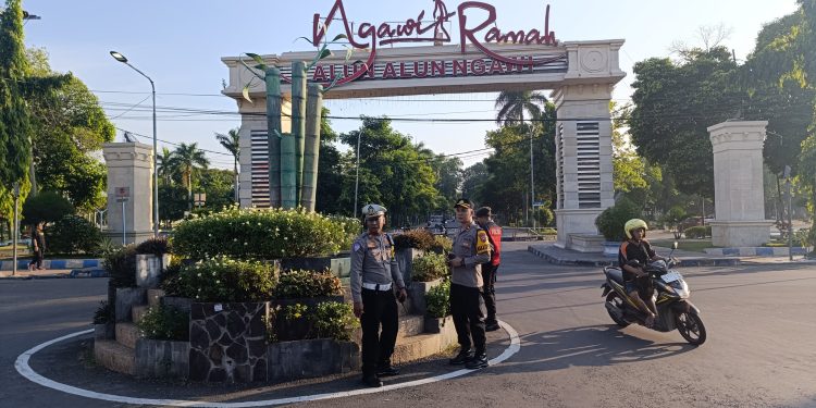 Jaga Keselamatan Bersama di Ops Patuh, Polres Ngawi Gaktur Lalin dan Imbau Pengguna Jalan Raya