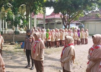 Ops Patuh Semeru 2025, Polwan Ngawi Ajarkan Gerakan Lalu Lintas di Pondok Pesantren Gontor Putri