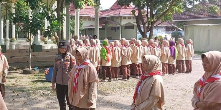 Ops Patuh Semeru 2025, Polwan Ngawi Ajarkan Gerakan Lalu Lintas di Pondok Pesantren Gontor Putri