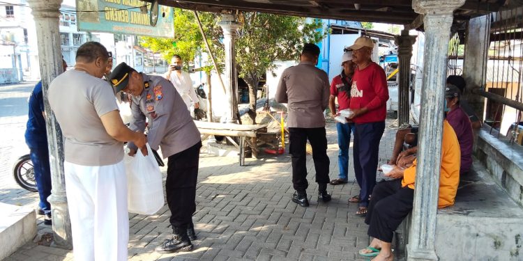 Polri Untuk Masyarakat Ngawi, Polsek Geneng Berbagi