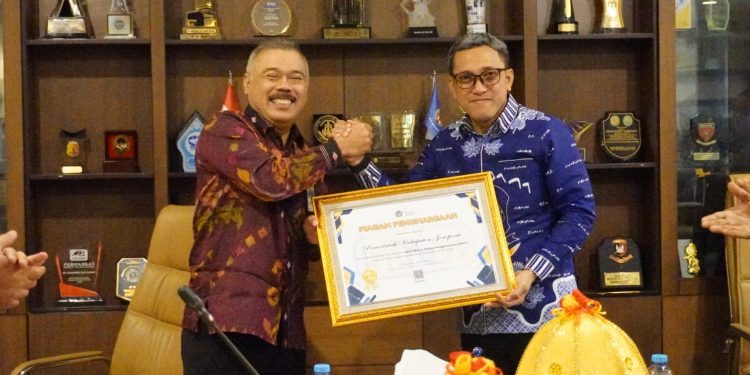 Kemenkeu RI Apresiasi Pengelolaan Keuangan Jeneponto, Serahkan Penghargaan Opini WTP