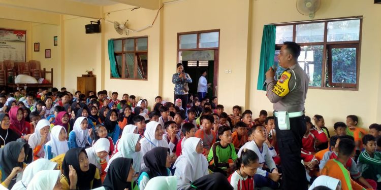 Satlantas Polres Ngawi Ajak Pelajar Tertib Berlalu Lintas Dalam Operasi Patuh Semeru 2025