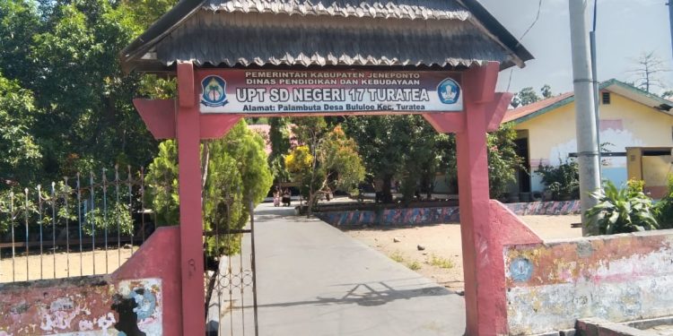 Kepala UPT SDN 17 Turatea Benahi Sarana Di Sekolah