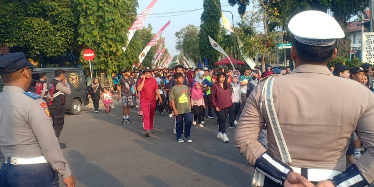 Polres Ngawi Amankan Jalan Sehat Peringatan Hari Jadi Koperasi Ke 79