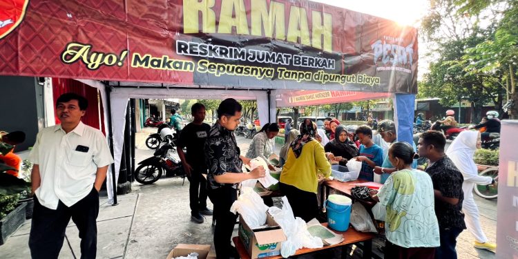 RAMAH Berbagi Makan Grastis untuk Masyarakat Ngawi