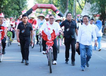 Meriahkan HUT ke-80 Republik Indonesia, Pemkab Takalar Gelar Pawai Sepeda dan Becak Hias