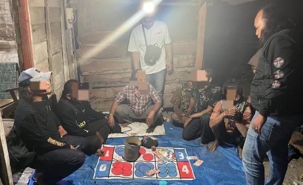 Polres Nganjuk Gerebek Judi Dadu di Ngluyu, Enam Pelaku Diamankan