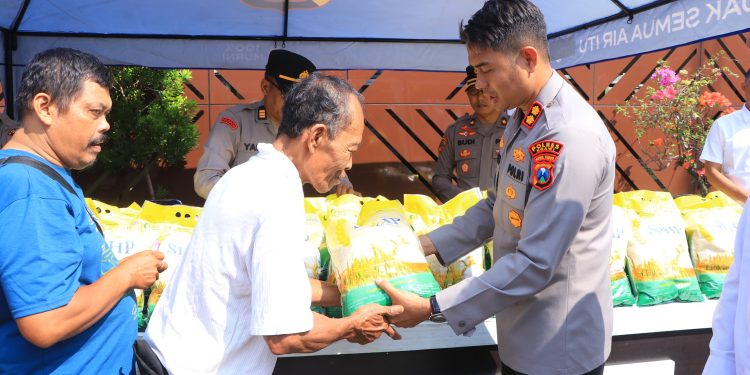 Polri Untuk Masyarakat, Polres Ngawi Gelar Gerakan Pangan Murah