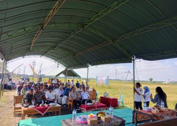 Dukung Swasembada Pangan, Polisi Ngawi Hadiri Panen Padi di Desa Dempel