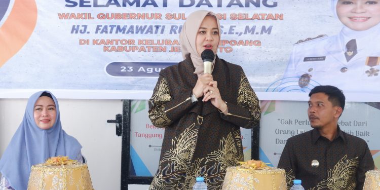 Wagub Fatmawati Serahkan Bantuan di Jeneponto, Tegaskan Intervensi Nyata Tekan Stunting dan Kemiskinan Ekstrem