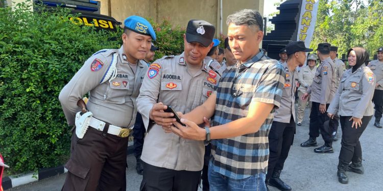 Polres Nganjuk Cegah Pelanggaran Anggota, Sipropam Gelar Pemeriksaan Handphone dan Kelengkapan Pribadi