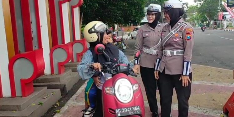 Polres Nganjuk All Out Layani Warga di Jam Sibuk Pagi dan Siang