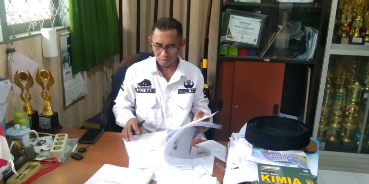 KEPALA SEKOLAH SMAN 5 JENEPONTO KELOLA DANA BOS 1 MILYAR LEBIH