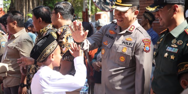 Khitanan Massal Warnai HUT RI ke-80 di Nganjuk, Ratusan Anak Ikuti dengan Antusias