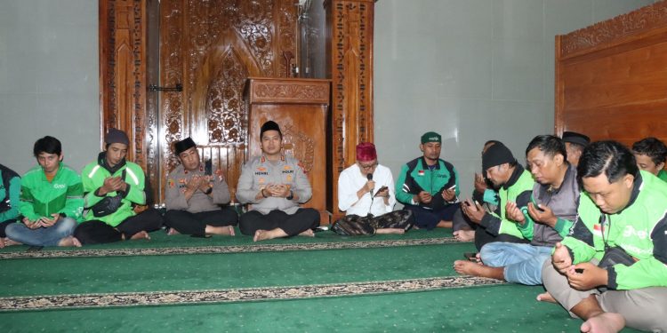 Doa Bersama Polres Nganjuk dan Komunitas Ojol untuk Alm. Affan Kurniawan