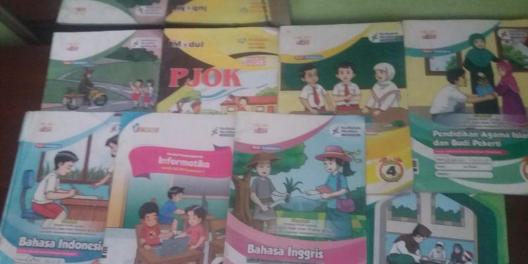 Maraknya Jual Beli Buku Tema Siswa SDN Se Kabupaten Sidoarjo Perlu Pengawasan Lebih Lanjut