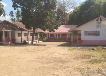 Gaji Guru Honorer Dibayarkan Dari 50 Persen Setiap Bulan,Turun 20 persen Perbulan Dari Anggaran Dana BOS, Kepala sekolah SDN 27 Se,rukang Tamalatea Mengatakan Kasihan Guru Honorer