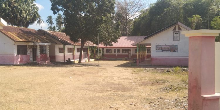 Gaji Guru Honorer Dibayarkan Dari 50 Persen Setiap Bulan,Turun 20 persen Perbulan Dari Anggaran Dana BOS, Kepala sekolah SDN 27 Se,rukang Tamalatea Mengatakan Kasihan Guru Honorer