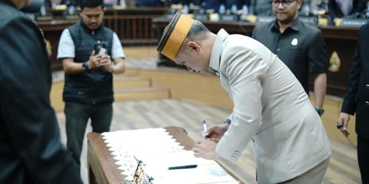 DPRD Kabupaten Jeneponto bersama Bupati Jeneponto mengesahkan Ranperda APBD Perubahan TA.2025.