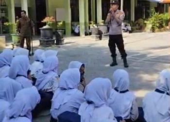 Jaga Generasi Bangsa, Polres Ngawi Laksanakan Program Police Go To School Di SMPN 3 Karangjati
