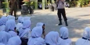 Jaga Generasi Bangsa, Polres Ngawi Laksanakan Program Police Go To School Di SMPN 3 Karangjati
