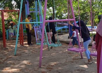 Taman Pakal Jadi Tempat Favorit Anak-Anak Bermain Saat Liburan Sekolah