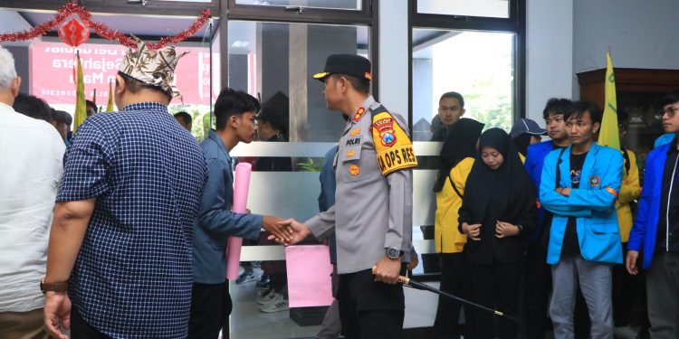 Polres Ngawi Amankan Aksi Damai Mahasiswa In Solidarity di Kantor DPRD