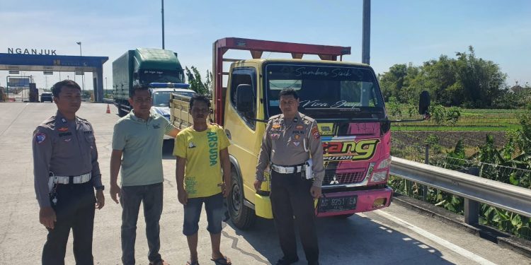 Kurang dari 24 Jam, Satlantas Polres Nganjuk Tangkap Pelaku Tabrak Lari di Exit Tol Begadung