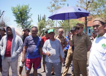 Bupati Jeneponto H. Paris Yasir Tinjau Lokasi Kebakaran Di Dusun Junggea, Desa Maccinibaji, Kecamatan Batang