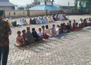 Siswa UPT SDN 17 Bontoramba, Jeneponto Gelar Sholat Dhuha