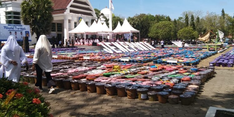 Pemkab Jeneponto Gelar Peringatan Maulid Nabi Muhammad SAW 1447 H , Catat Rekor MURI diangka 15.198 Bakul