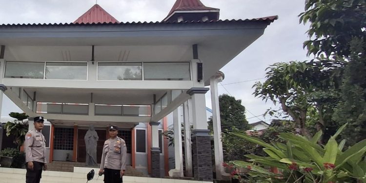 Polisi Ngawi Amankan Ibadah Minggu di Ngrambe