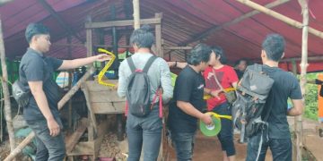 Tim Sat Reskrim polres Gowa Tertibkan Lokasi Tambang Emas Yang di Duga Tak Miliki Izin Operasi di Kecamatan Biringbulu.
