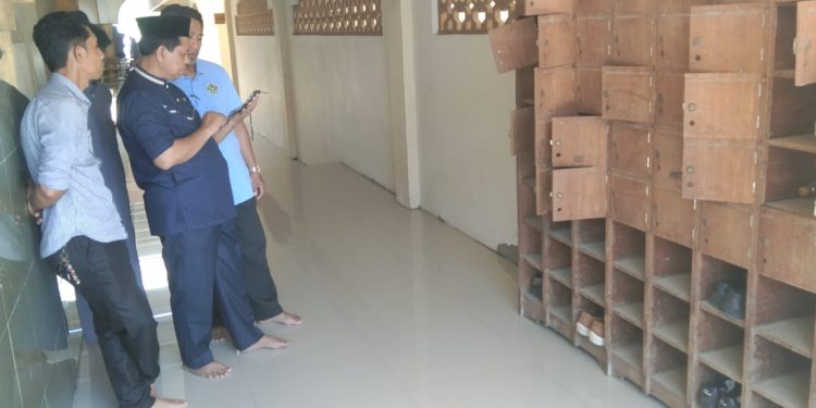 Di Masjid Agung Jeneponto Rawan pencurian Sepatu Dan Sandal Pada Hari Jum,at