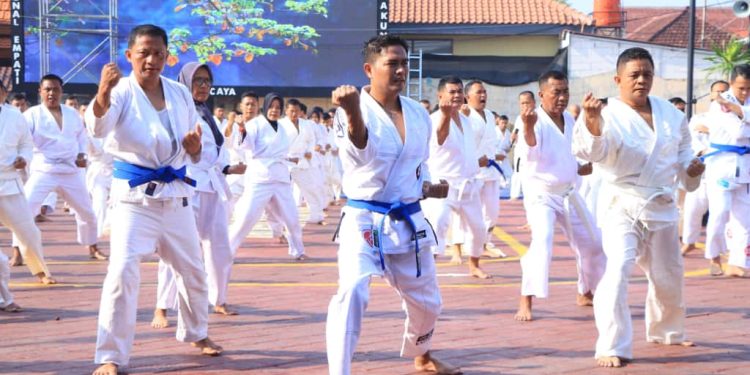 Kapolres Pimpin Langsung Latihan Bela Diri Anggota Polres Ngawi