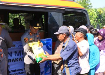 Terima Kasih Polisi, Warga Desa Pacing Gembira Terima Beras Gratis dari Polres Ngawi