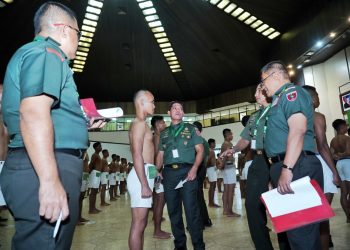 Kasdam XIV/Hsn Pimpin Sidang Parade Penerimaan Calon Bintara PK TNI AD Gelombang II TA 2025 Panda Makassar
