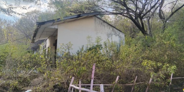 Perumahan Rumah Dinas Anggota Polsek Tamalatea, Polres Jeneponto Rusak Parah