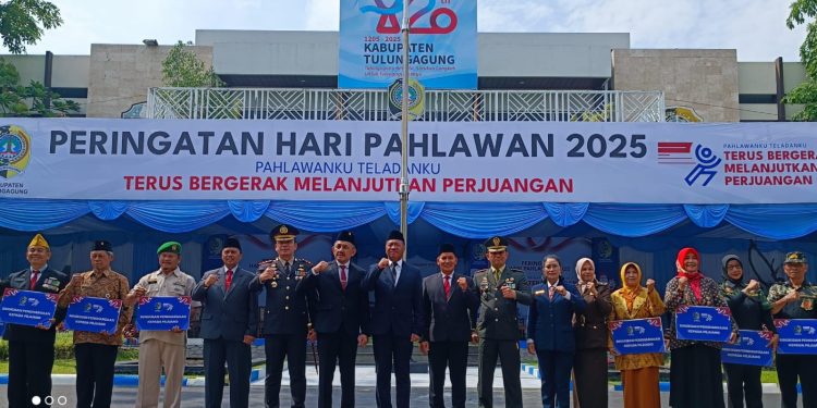 Bupati Gatut Sunu Wibowo Pimpin Upacara Hari Pahlawan di Tulungagung