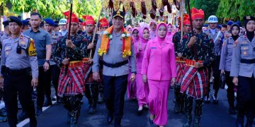 Polda Sulsel Gelar Tradisi Penyambutan Kapolda Baru dan Pelepasan Irjen Pol Drs. Rusdi Hartono di Mako Polda Sulsel