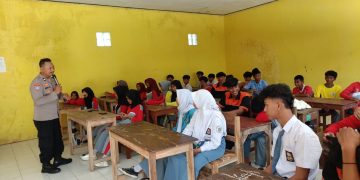 Bhabinkamtibmas Desa Jogorogo Sosialisasikan Anti Bullying di SMK PGRI 8 Ngawi
