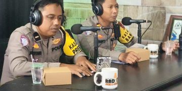 Satlantas Polres Ngawi Gelar Talk Show Sosialisasi Ops Zebra Semeru 2025 di Radio Suara Ngawi