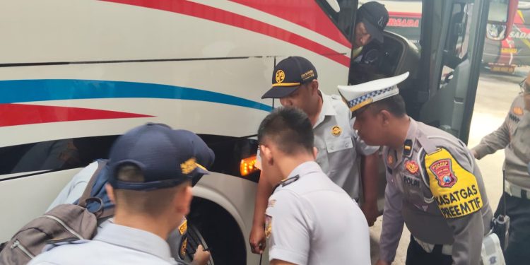 Operasi Zebra Semeru 2025, Satlantas Polres Ngawi Laksanakan Ramp Check Angkutan Umum