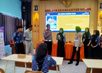 Satlantas Polres Ngawi Laksanakan Police Go To School di SMK Negeri 1 Karanganyar